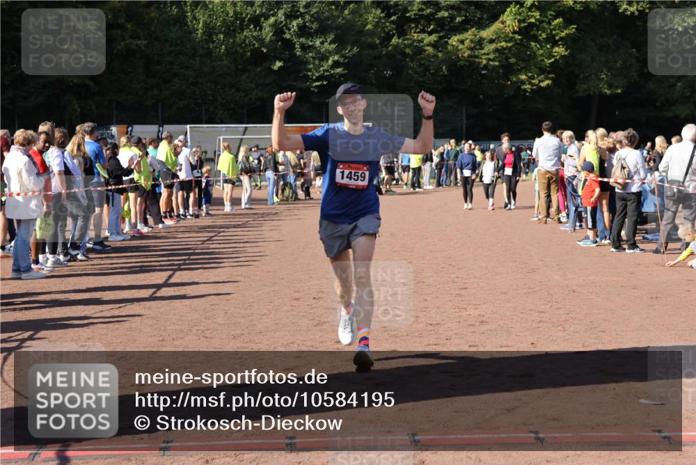 27.09.2026 - 35. Volkslauf durch das schöne Alstertal Strokosch-Dieckow http://msf.ph/oto/10584195 27.09.2026 11:39:48 Ziel 1459 meine-sportfotos.de