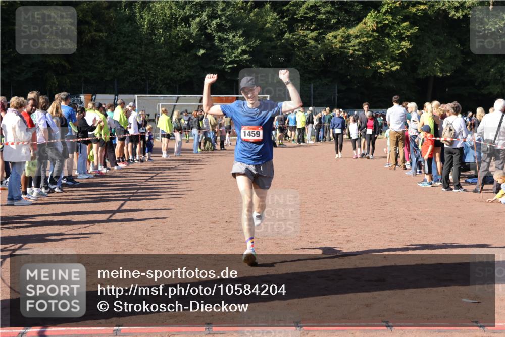 27.09.2026 - 35. Volkslauf durch das schöne Alstertal Strokosch-Dieckow http://msf.ph/oto/10584204 27.09.2026 11:39:48 Ziel 1459 meine-sportfotos.de