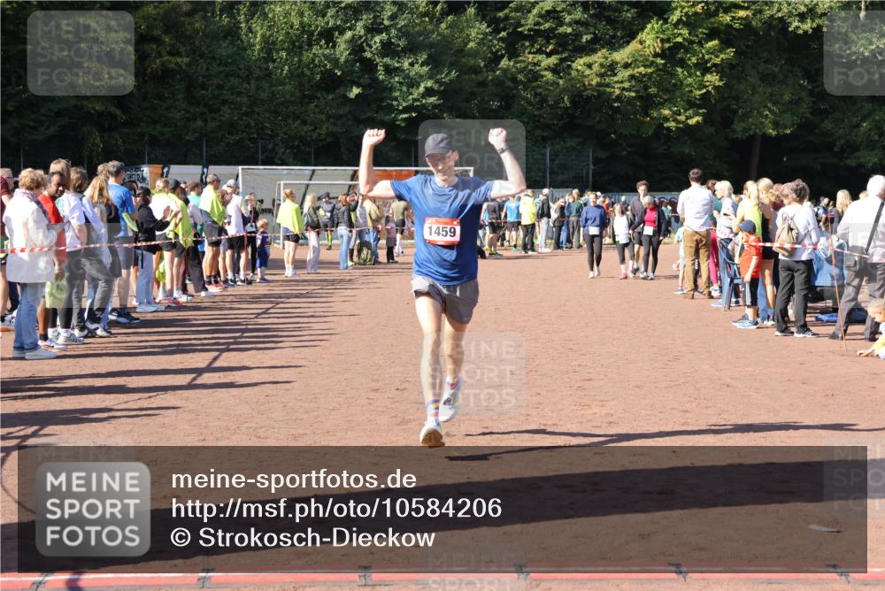 27.09.2026 - 35. Volkslauf durch das schöne Alstertal Strokosch-Dieckow http://msf.ph/oto/10584206 27.09.2026 11:39:48 Ziel 1459 meine-sportfotos.de