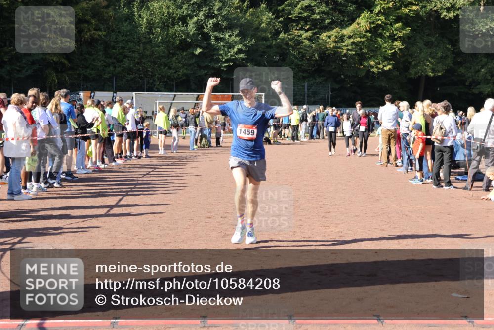 27.09.2026 - 35. Volkslauf durch das schöne Alstertal Strokosch-Dieckow http://msf.ph/oto/10584208 27.09.2026 11:39:48 Ziel 1459 meine-sportfotos.de