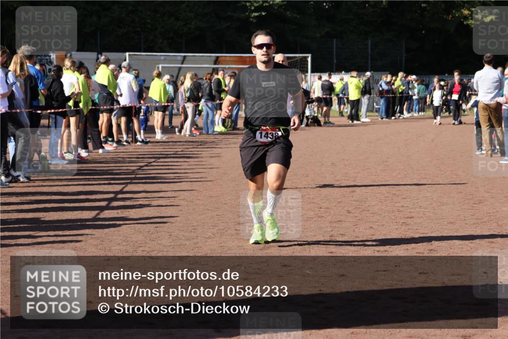 27.09.2026 - 35. Volkslauf durch das schöne Alstertal Strokosch-Dieckow http://msf.ph/oto/10584233 27.09.2026 11:39:32 Ziel 1438, 1440 meine-sportfotos.de