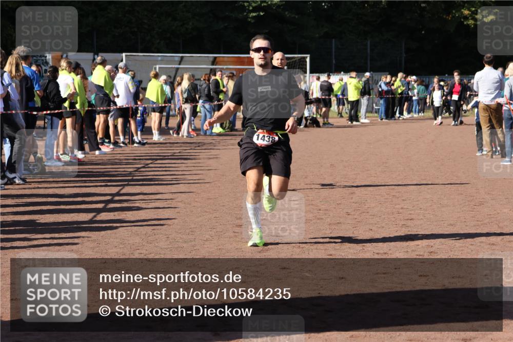 27.09.2026 - 35. Volkslauf durch das schöne Alstertal Strokosch-Dieckow http://msf.ph/oto/10584235 27.09.2026 11:39:32 Ziel 1438, 1440 meine-sportfotos.de