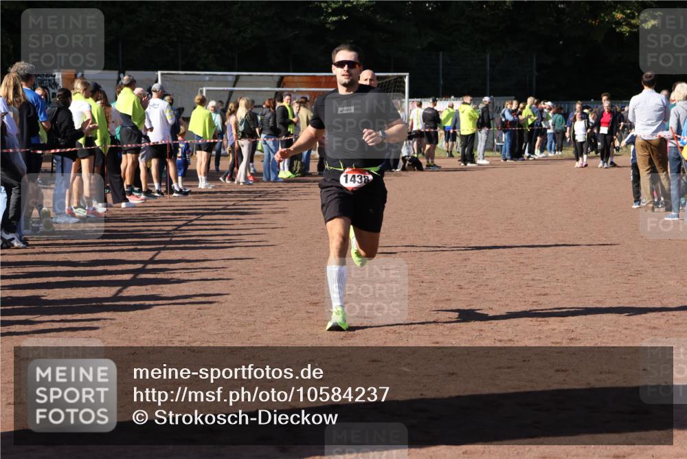 27.09.2026 - 35. Volkslauf durch das schöne Alstertal Strokosch-Dieckow http://msf.ph/oto/10584237 27.09.2026 11:39:32 Ziel 1438, 1440 meine-sportfotos.de