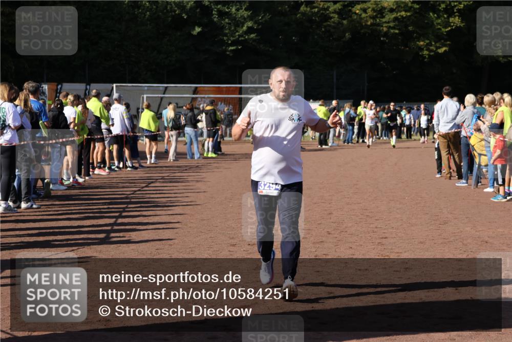 27.09.2026 - 35. Volkslauf durch das schöne Alstertal Strokosch-Dieckow http://msf.ph/oto/10584251 27.09.2026 11:39:24 Ziel 3294 meine-sportfotos.de