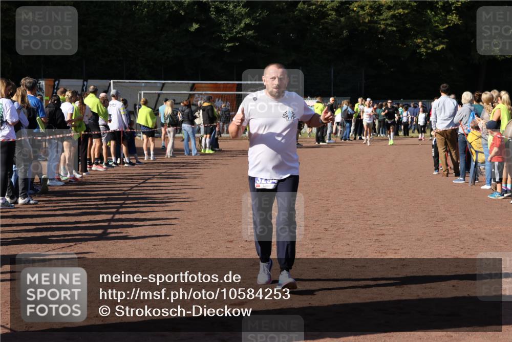 27.09.2026 - 35. Volkslauf durch das schöne Alstertal Strokosch-Dieckow http://msf.ph/oto/10584253 27.09.2026 11:39:24 Ziel 3294 meine-sportfotos.de