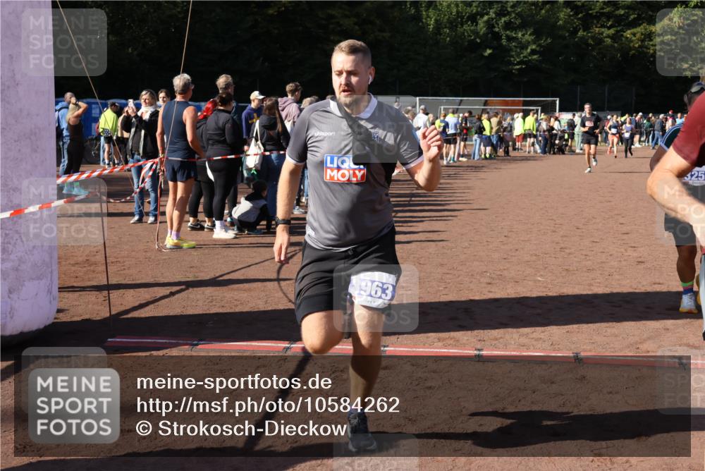 27.09.2026 - 35. Volkslauf durch das schöne Alstertal Strokosch-Dieckow http://msf.ph/oto/10584262 27.09.2026 11:36:54 Ziel 1439, 3258, 3332, 3963 meine-sportfotos.de