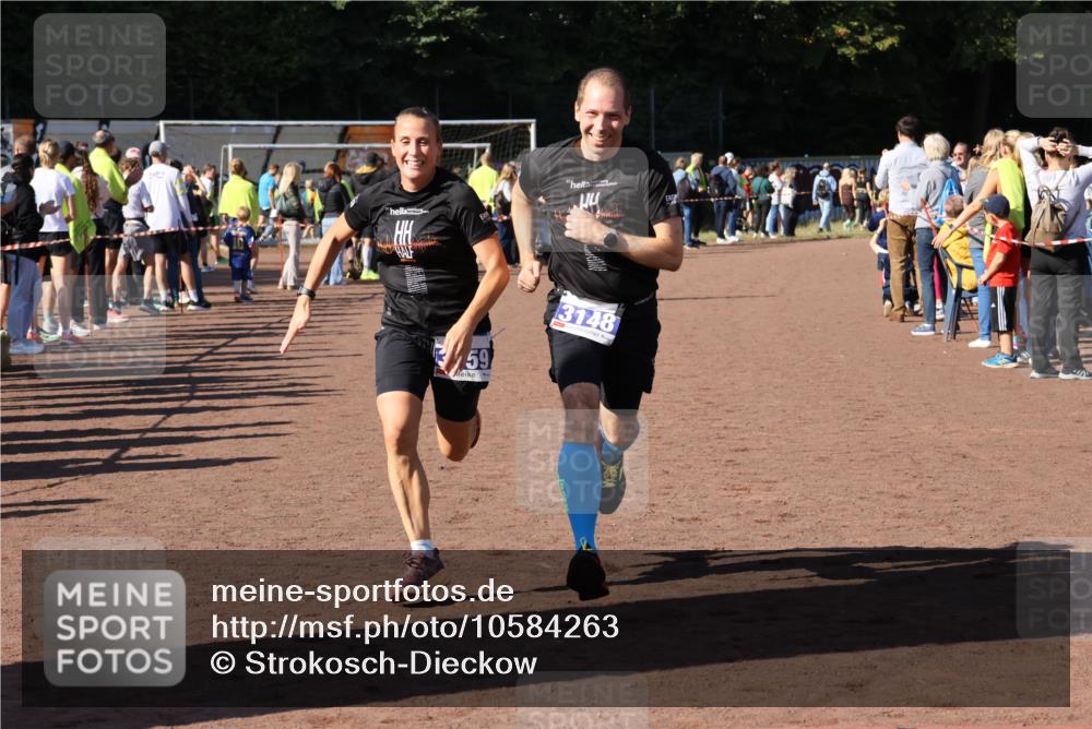 27.09.2026 - 35. Volkslauf durch das schöne Alstertal Strokosch-Dieckow http://msf.ph/oto/10584263 27.09.2026 11:39:15 Ziel 1529, 3148, 3159 meine-sportfotos.de