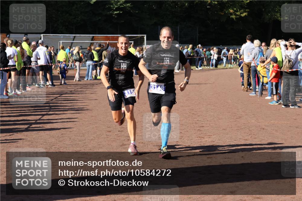 27.09.2026 - 35. Volkslauf durch das schöne Alstertal Strokosch-Dieckow http://msf.ph/oto/10584272 27.09.2026 11:39:15 Ziel 1529, 3148, 3159 meine-sportfotos.de