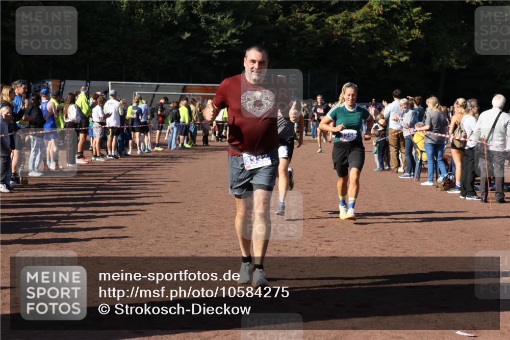 27.09.2026 - 35. Volkslauf durch das schöne Alstertal Strokosch-Dieckow http://msf.ph/oto/10584275 27.09.2026 11:36:52 Ziel 1439, 3258, 3259, 3332, 3963 meine-sportfotos.de