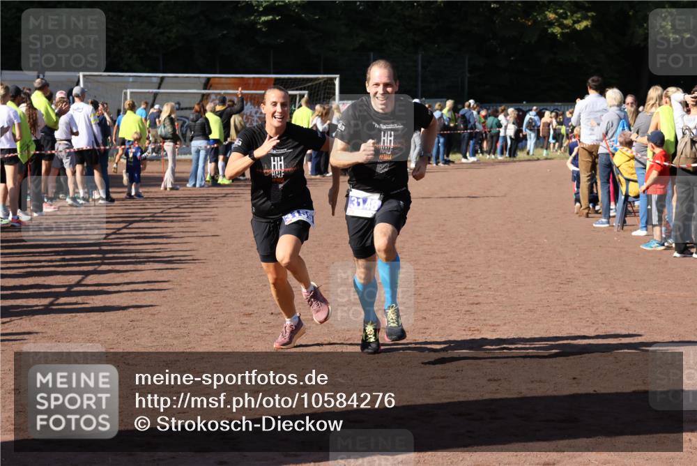 27.09.2026 - 35. Volkslauf durch das schöne Alstertal Strokosch-Dieckow http://msf.ph/oto/10584276 27.09.2026 11:39:15 Ziel 1529, 3148, 3159 meine-sportfotos.de