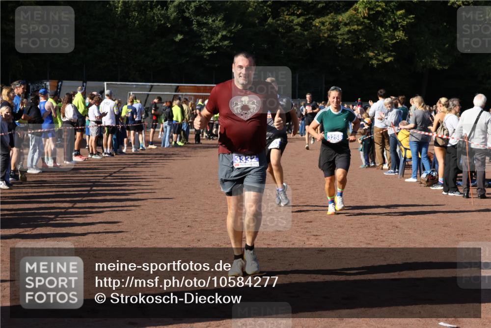 27.09.2026 - 35. Volkslauf durch das schöne Alstertal Strokosch-Dieckow http://msf.ph/oto/10584277 27.09.2026 11:36:52 Ziel 1439, 3258, 3259, 3332, 3963 meine-sportfotos.de