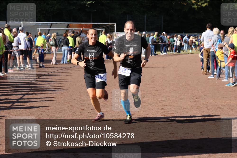 27.09.2026 - 35. Volkslauf durch das schöne Alstertal Strokosch-Dieckow http://msf.ph/oto/10584278 27.09.2026 11:39:15 Ziel 1529, 3148, 3159 meine-sportfotos.de