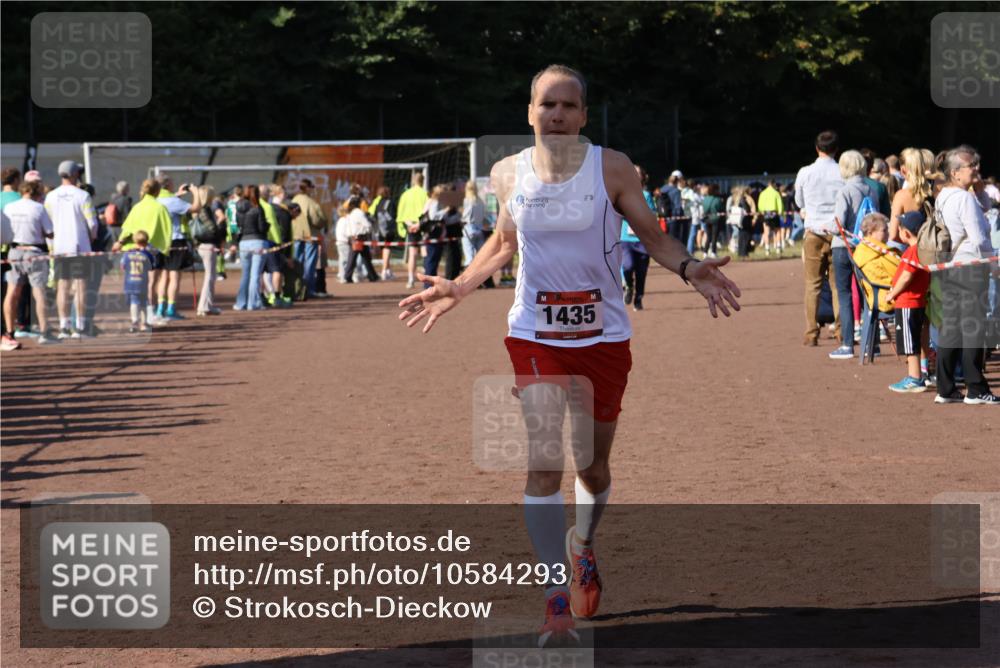 27.09.2026 - 35. Volkslauf durch das schöne Alstertal Strokosch-Dieckow http://msf.ph/oto/10584293 27.09.2026 11:39:04 Ziel 1435, 1529 meine-sportfotos.de