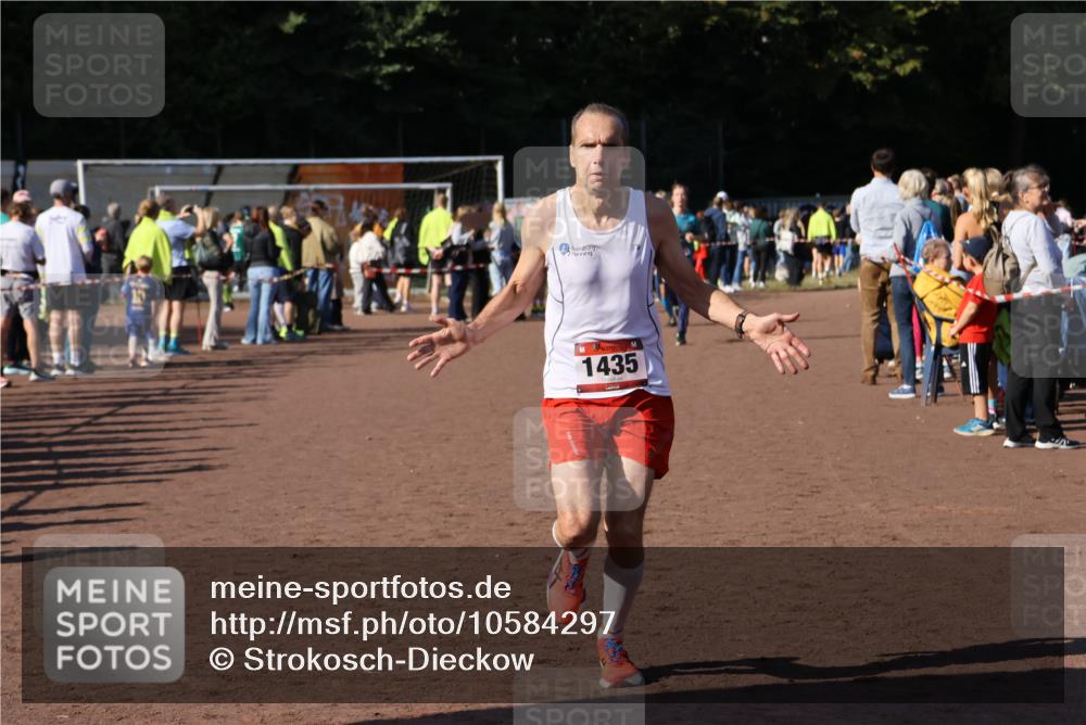 27.09.2026 - 35. Volkslauf durch das schöne Alstertal Strokosch-Dieckow http://msf.ph/oto/10584297 27.09.2026 11:39:04 Ziel 1435, 1529 meine-sportfotos.de