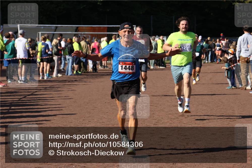 27.09.2026 - 35. Volkslauf durch das schöne Alstertal Strokosch-Dieckow http://msf.ph/oto/10584306 27.09.2026 11:36:46 Ziel 1448, 3258, 3259, 3332, 3963 meine-sportfotos.de