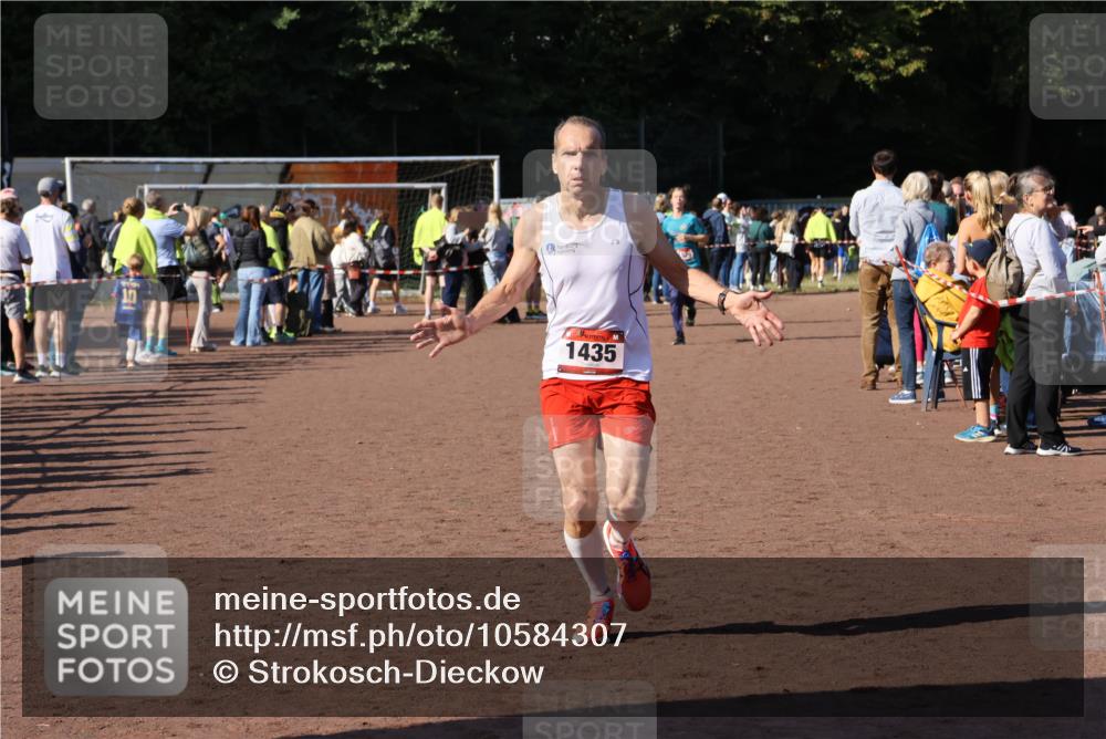 27.09.2026 - 35. Volkslauf durch das schöne Alstertal Strokosch-Dieckow http://msf.ph/oto/10584307 27.09.2026 11:39:04 Ziel 1435, 1529 meine-sportfotos.de