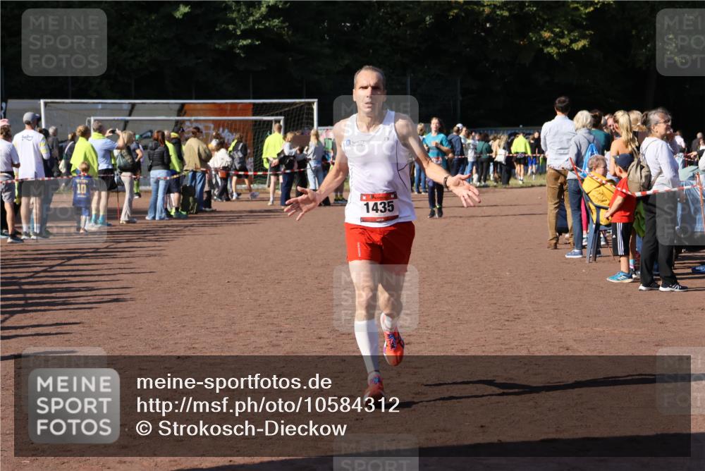 27.09.2026 - 35. Volkslauf durch das schöne Alstertal Strokosch-Dieckow http://msf.ph/oto/10584312 27.09.2026 11:39:03 Ziel 1435 meine-sportfotos.de