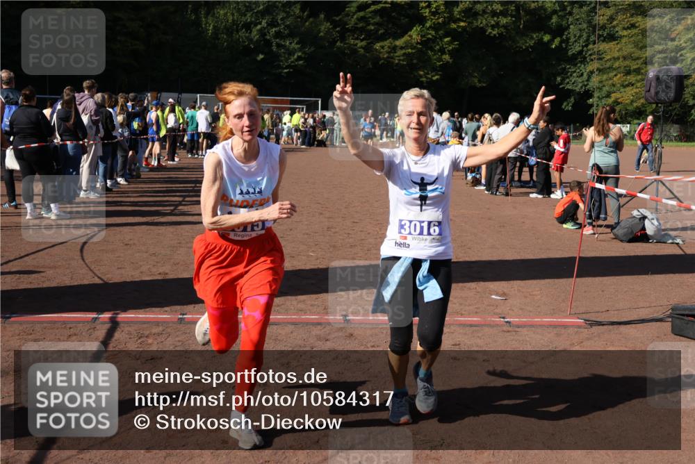 27.09.2026 - 35. Volkslauf durch das schöne Alstertal Strokosch-Dieckow http://msf.ph/oto/10584317 27.09.2026 11:36:39 Ziel 1448, 3015, 3016, 3421 meine-sportfotos.de