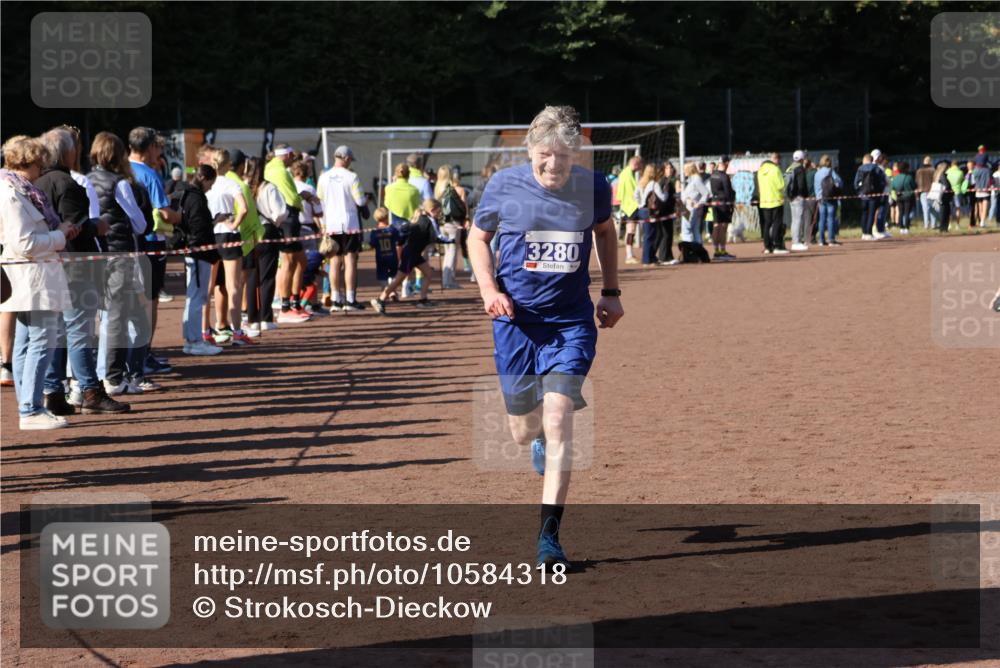 27.09.2026 - 35. Volkslauf durch das schöne Alstertal Strokosch-Dieckow http://msf.ph/oto/10584318 27.09.2026 11:38:45 Ziel 2095, 3280 meine-sportfotos.de