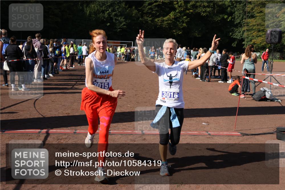 27.09.2026 - 35. Volkslauf durch das schöne Alstertal Strokosch-Dieckow http://msf.ph/oto/10584319 27.09.2026 11:36:39 Ziel 1448, 3015, 3016, 3421 meine-sportfotos.de