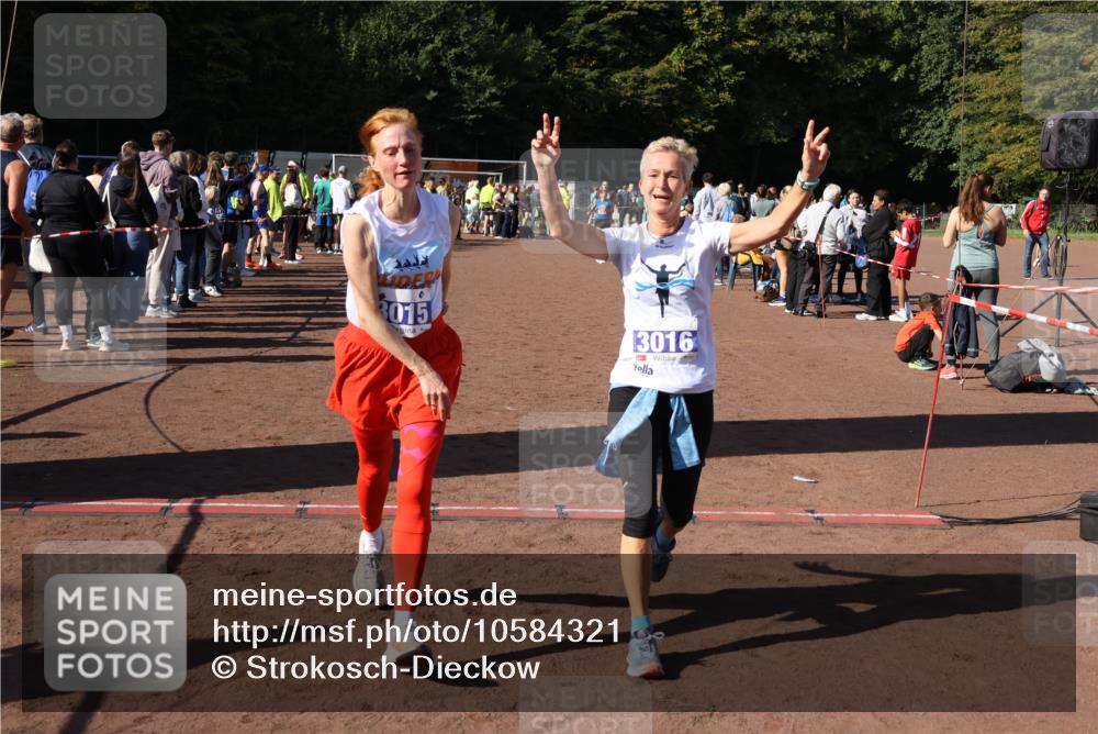 27.09.2026 - 35. Volkslauf durch das schöne Alstertal Strokosch-Dieckow http://msf.ph/oto/10584321 27.09.2026 11:36:39 Ziel 1448, 3015, 3016, 3421 meine-sportfotos.de