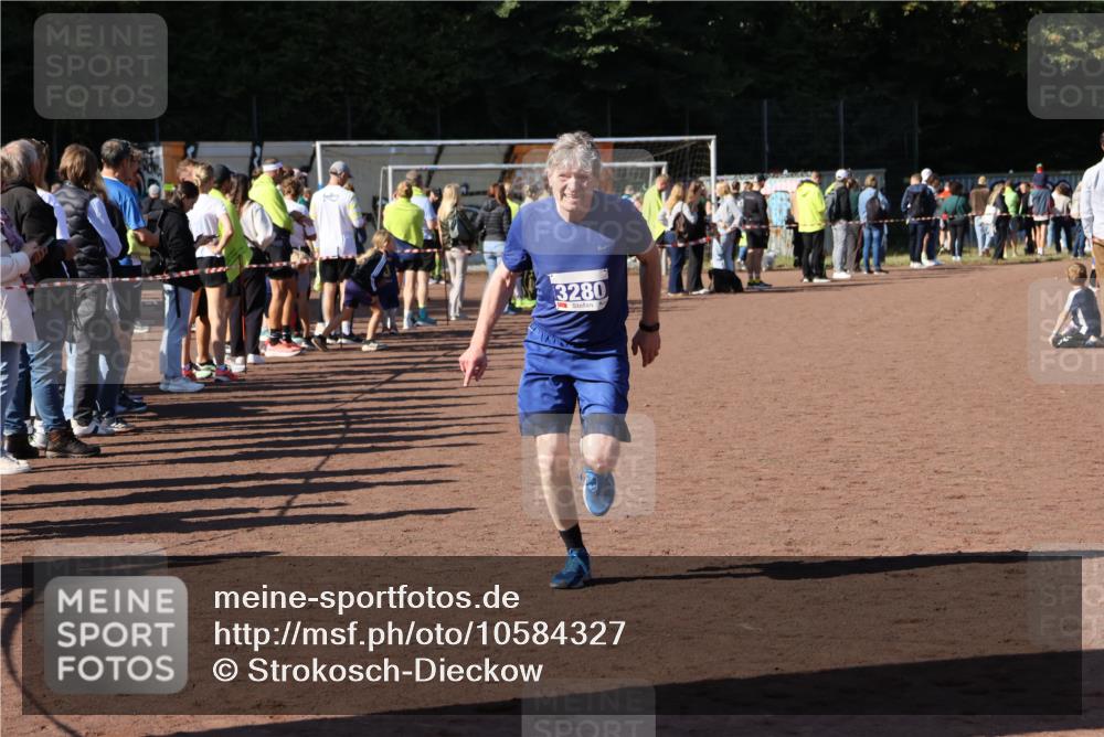 27.09.2026 - 35. Volkslauf durch das schöne Alstertal Strokosch-Dieckow http://msf.ph/oto/10584327 27.09.2026 11:38:45 Ziel 2095, 3280 meine-sportfotos.de