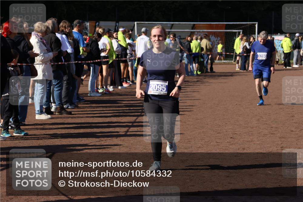 27.09.2026 - 35. Volkslauf durch das schöne Alstertal Strokosch-Dieckow http://msf.ph/oto/10584332 27.09.2026 11:38:42 Ziel 2095, 3280 meine-sportfotos.de