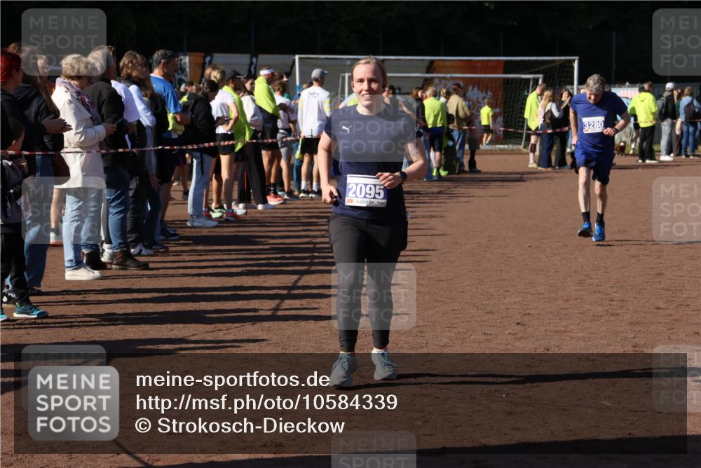 27.09.2026 - 35. Volkslauf durch das schöne Alstertal Strokosch-Dieckow http://msf.ph/oto/10584339 27.09.2026 11:38:41 Ziel 2095, 3280 meine-sportfotos.de