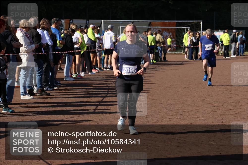 27.09.2026 - 35. Volkslauf durch das schöne Alstertal Strokosch-Dieckow http://msf.ph/oto/10584341 27.09.2026 11:38:41 Ziel 2095, 3280 meine-sportfotos.de