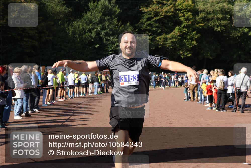 27.09.2026 - 35. Volkslauf durch das schöne Alstertal Strokosch-Dieckow http://msf.ph/oto/10584343 27.09.2026 11:38:25 Ziel 3153 meine-sportfotos.de