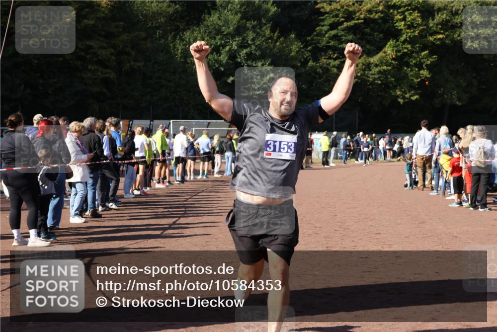 27.09.2026 - 35. Volkslauf durch das schöne Alstertal Strokosch-Dieckow http://msf.ph/oto/10584353 27.09.2026 11:38:25 Ziel 3153 meine-sportfotos.de