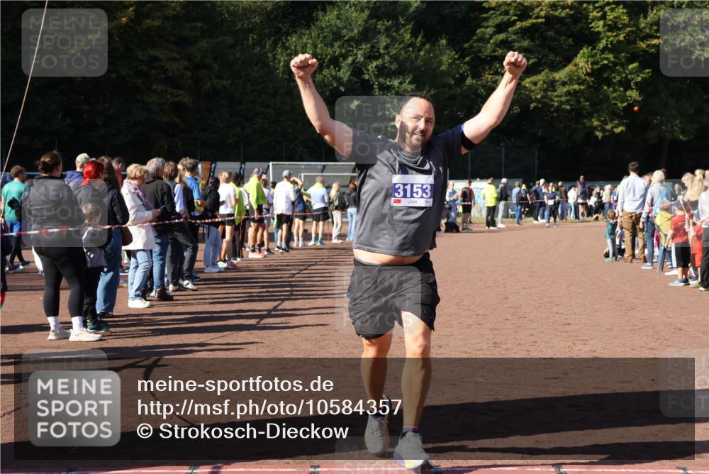 27.09.2026 - 35. Volkslauf durch das schöne Alstertal Strokosch-Dieckow http://msf.ph/oto/10584357 27.09.2026 11:38:25 Ziel 3153 meine-sportfotos.de