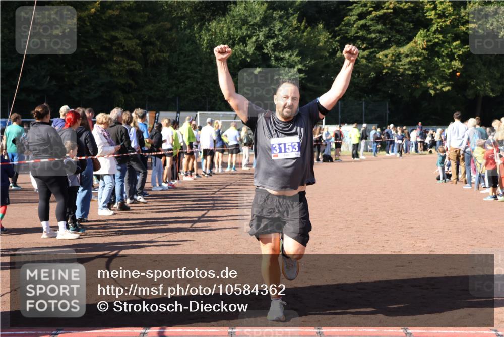 27.09.2026 - 35. Volkslauf durch das schöne Alstertal Strokosch-Dieckow http://msf.ph/oto/10584362 27.09.2026 11:38:24 Ziel 3153 meine-sportfotos.de