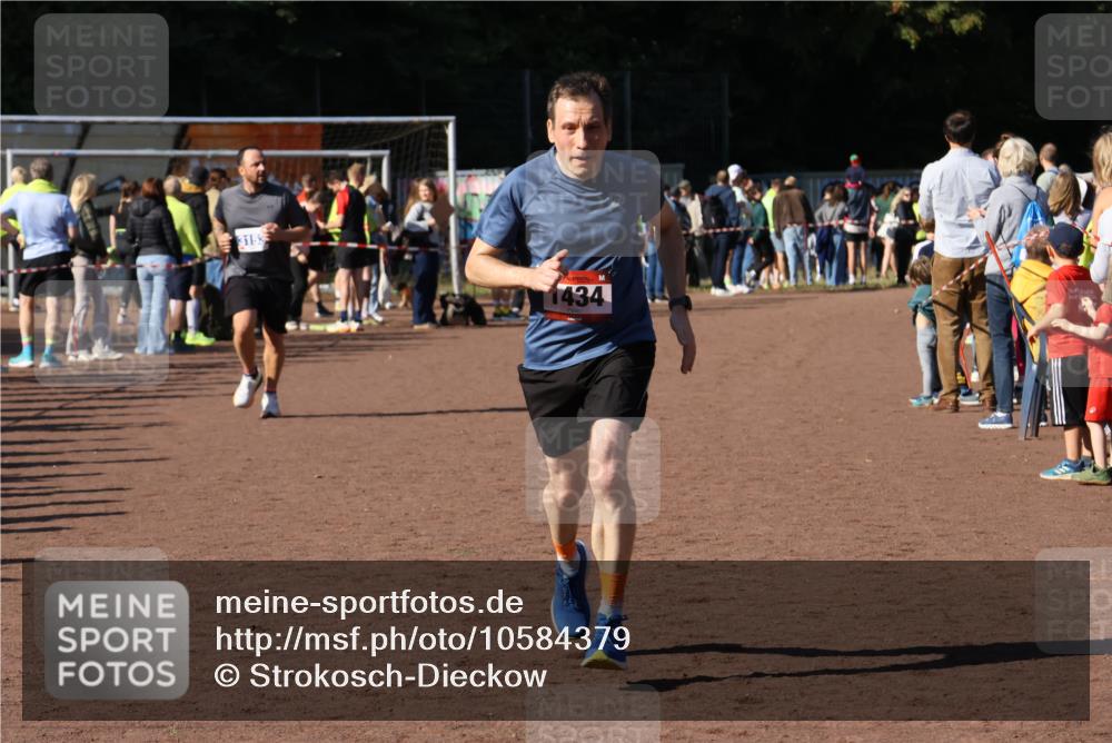 27.09.2026 - 35. Volkslauf durch das schöne Alstertal Strokosch-Dieckow http://msf.ph/oto/10584379 27.09.2026 11:38:18 Ziel 1434, 3153 meine-sportfotos.de