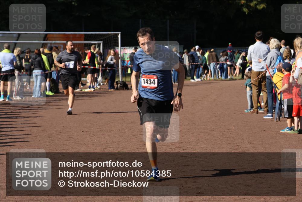 27.09.2026 - 35. Volkslauf durch das schöne Alstertal Strokosch-Dieckow http://msf.ph/oto/10584385 27.09.2026 11:38:18 Ziel 1434, 3153 meine-sportfotos.de