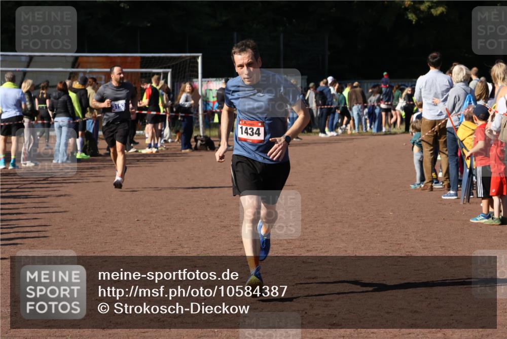 27.09.2026 - 35. Volkslauf durch das schöne Alstertal Strokosch-Dieckow http://msf.ph/oto/10584387 27.09.2026 11:38:18 Ziel 1434, 3153 meine-sportfotos.de