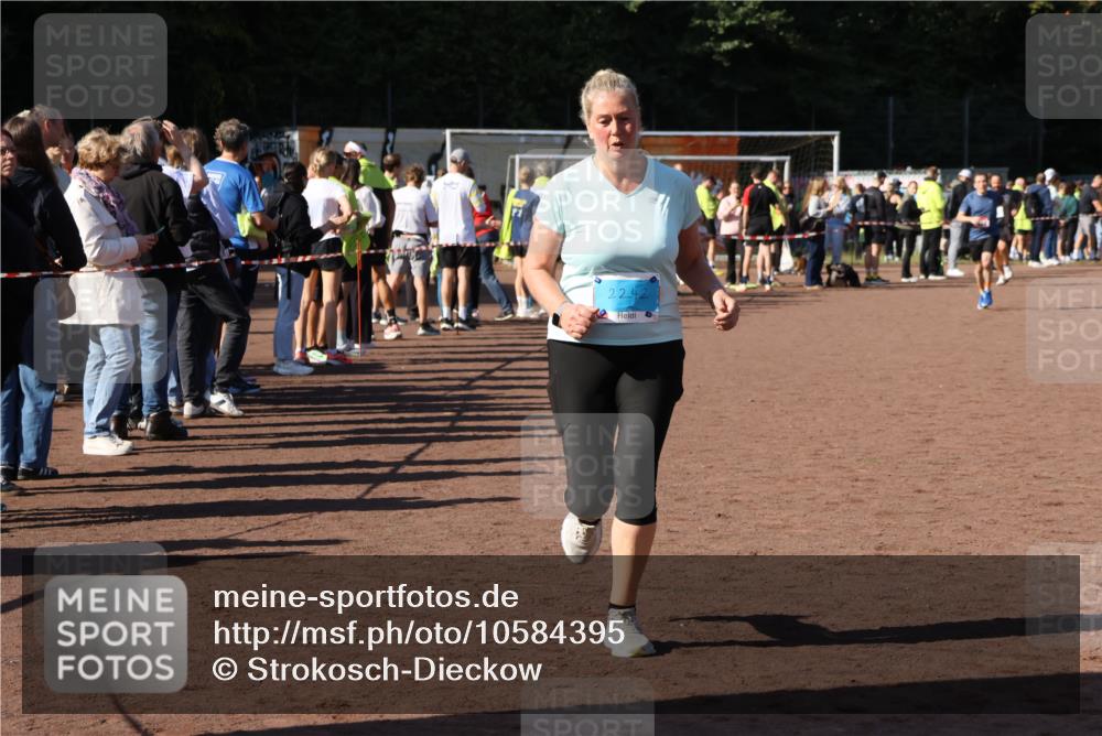 27.09.2026 - 35. Volkslauf durch das schöne Alstertal Strokosch-Dieckow http://msf.ph/oto/10584395 27.09.2026 11:38:11 Ziel 1434, 2242 meine-sportfotos.de