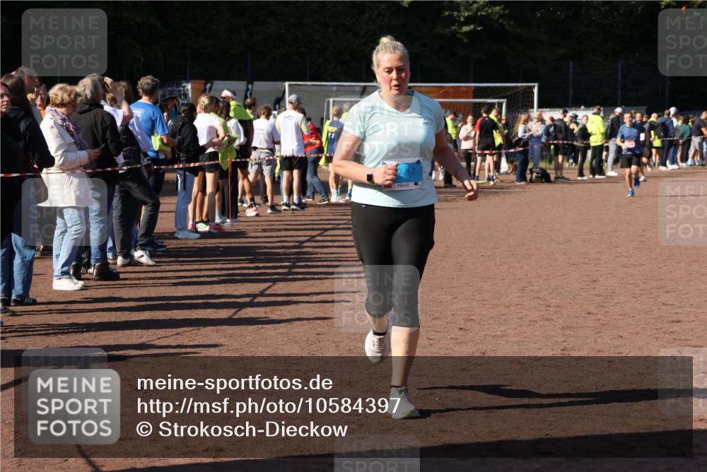 27.09.2026 - 35. Volkslauf durch das schöne Alstertal Strokosch-Dieckow http://msf.ph/oto/10584397 27.09.2026 11:38:11 Ziel 1434, 2242 meine-sportfotos.de