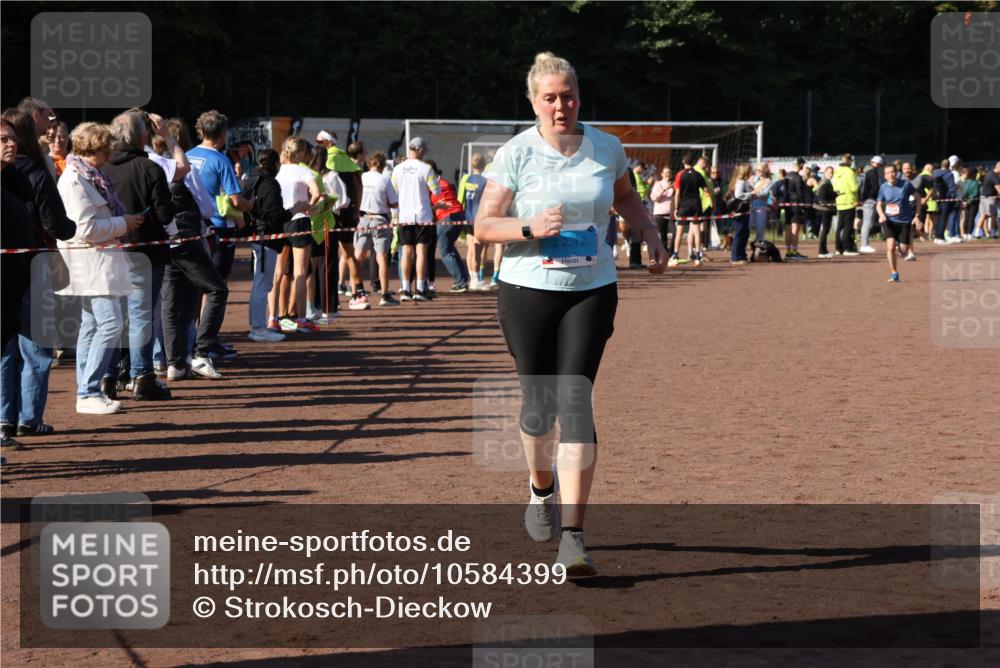 27.09.2026 - 35. Volkslauf durch das schöne Alstertal Strokosch-Dieckow http://msf.ph/oto/10584399 27.09.2026 11:38:11 Ziel 1434, 2242 meine-sportfotos.de