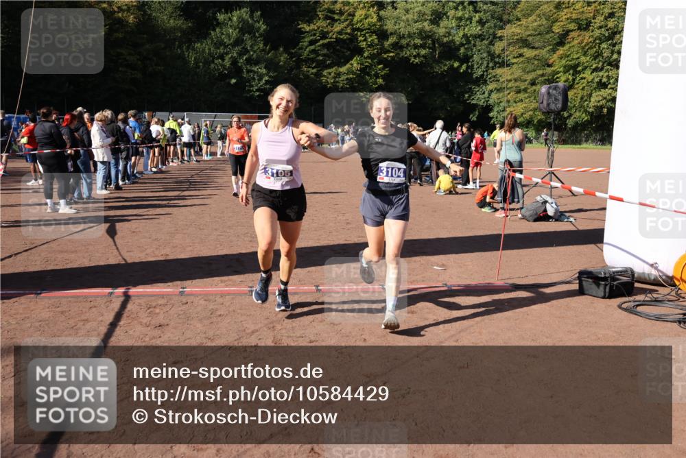 27.09.2026 - 35. Volkslauf durch das schöne Alstertal Strokosch-Dieckow http://msf.ph/oto/10584429 27.09.2026 11:38:02 Ziel 1431, 3104, 3105, 3171, 3240 meine-sportfotos.de