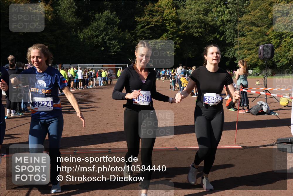 27.09.2026 - 35. Volkslauf durch das schöne Alstertal Strokosch-Dieckow http://msf.ph/oto/10584440 27.09.2026 11:36:09 Ziel 3224, 3225, 3407, 3408, 3986, 3987 meine-sportfotos.de