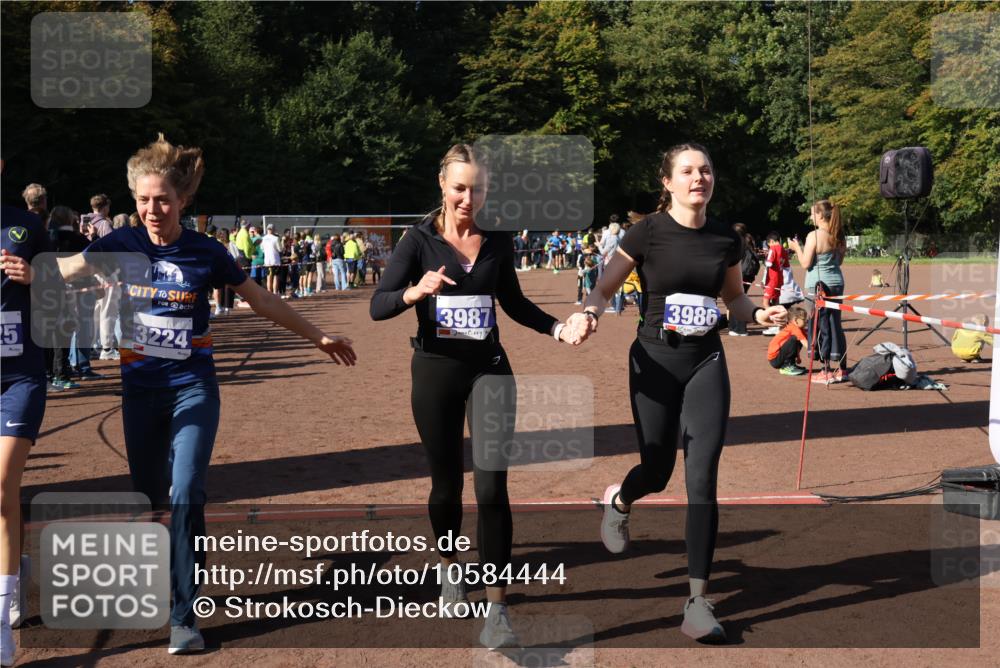 27.09.2026 - 35. Volkslauf durch das schöne Alstertal Strokosch-Dieckow http://msf.ph/oto/10584444 27.09.2026 11:36:09 Ziel 3224, 3225, 3407, 3408, 3986, 3987 meine-sportfotos.de