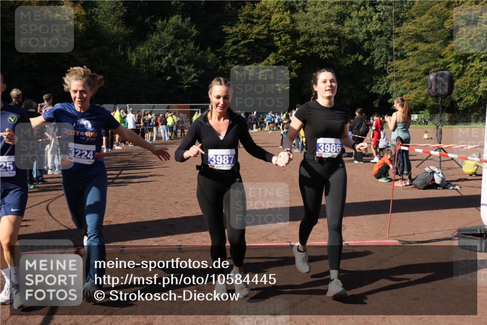 27.09.2026 - 35. Volkslauf durch das schöne Alstertal Strokosch-Dieckow http://msf.ph/oto/10584445 27.09.2026 11:36:09 Ziel 3224, 3225, 3407, 3408, 3986, 3987 meine-sportfotos.de