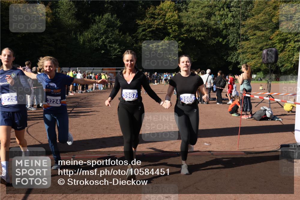 27.09.2026 - 35. Volkslauf durch das schöne Alstertal Strokosch-Dieckow http://msf.ph/oto/10584451 27.09.2026 11:36:09 Ziel 3224, 3225, 3407, 3408, 3986, 3987 meine-sportfotos.de
