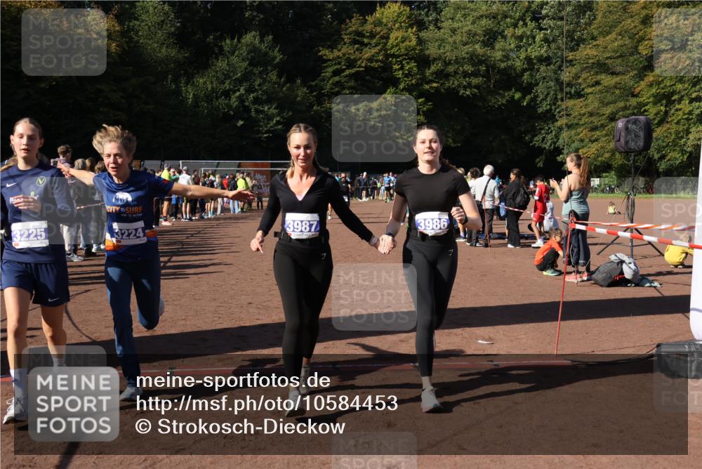 27.09.2026 - 35. Volkslauf durch das schöne Alstertal Strokosch-Dieckow http://msf.ph/oto/10584453 27.09.2026 11:36:08 Ziel 3224, 3225, 3407, 3408, 3986, 3987 meine-sportfotos.de