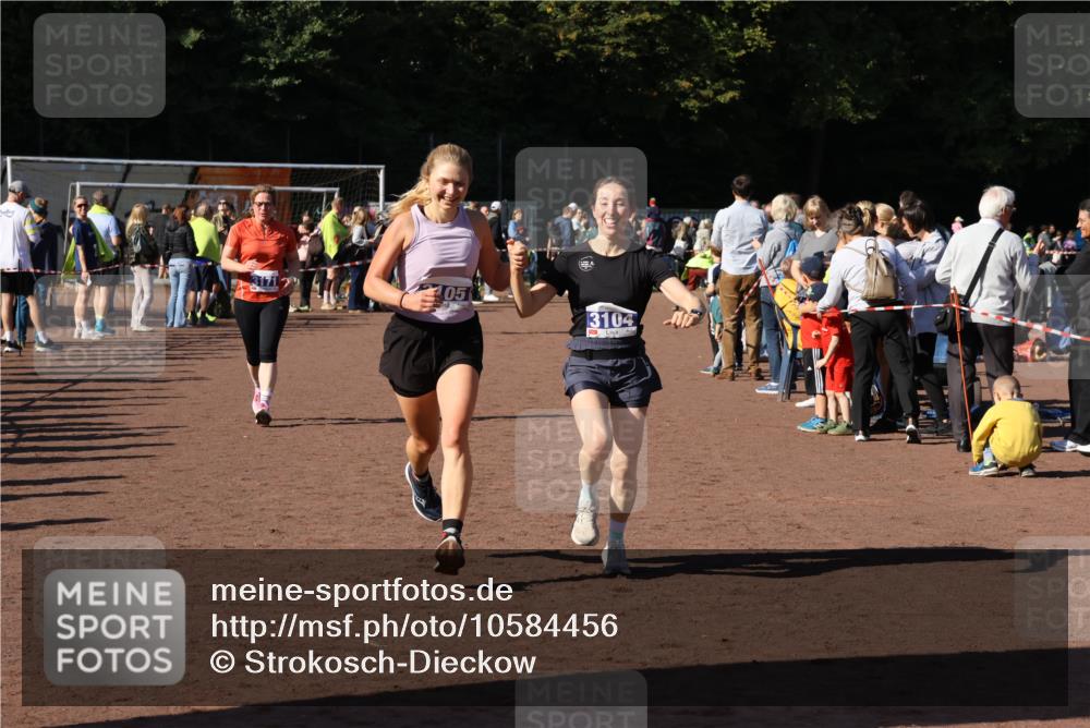 27.09.2026 - 35. Volkslauf durch das schöne Alstertal Strokosch-Dieckow http://msf.ph/oto/10584456 27.09.2026 11:38:01 Ziel 1431, 3104, 3105, 3171, 3240 meine-sportfotos.de