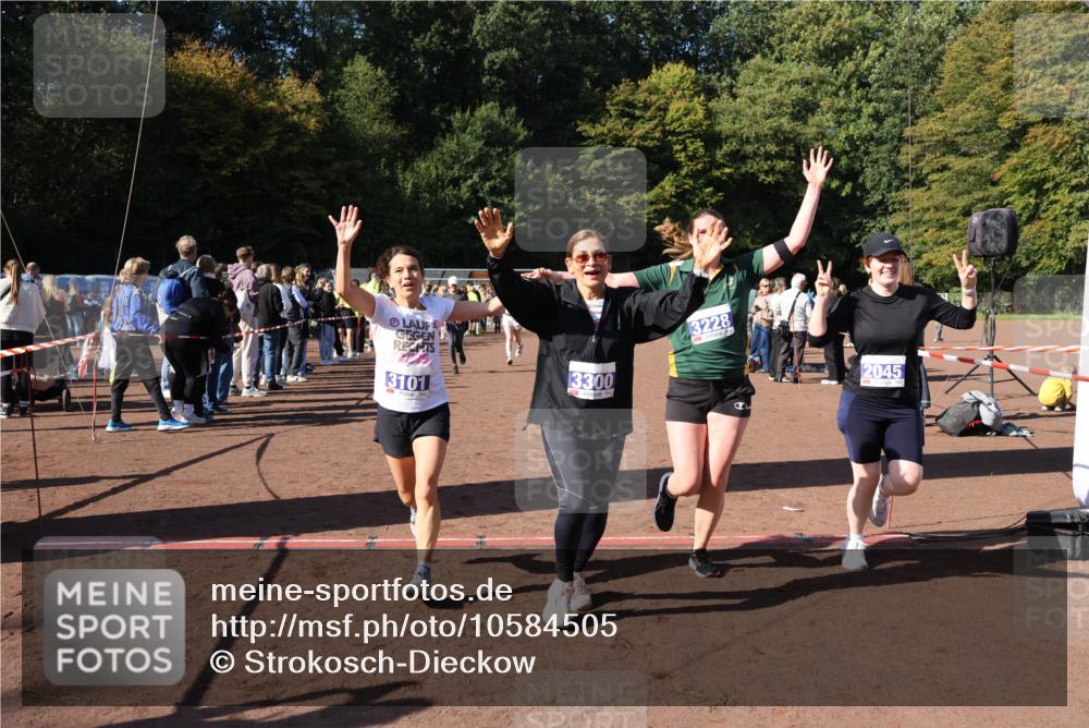 27.09.2026 - 35. Volkslauf durch das schöne Alstertal Strokosch-Dieckow http://msf.ph/oto/10584505 27.09.2026 11:35:57 Ziel 2045, 3087, 3101, 3138, 3228, 3300 meine-sportfotos.de
