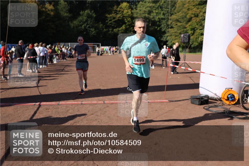 27.09.2026 - 35. Volkslauf durch das schöne Alstertal Strokosch-Dieckow http://msf.ph/oto/10584509 27.09.2026 11:51:36 Ziel 1486, 1499, 1500, 1507, 1519 meine-sportfotos.de