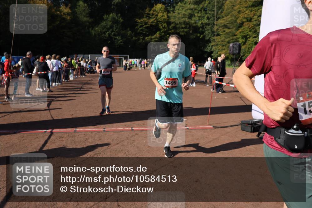 27.09.2026 - 35. Volkslauf durch das schöne Alstertal Strokosch-Dieckow http://msf.ph/oto/10584513 27.09.2026 11:51:36 Ziel 1486, 1499, 1500, 1507, 1519 meine-sportfotos.de
