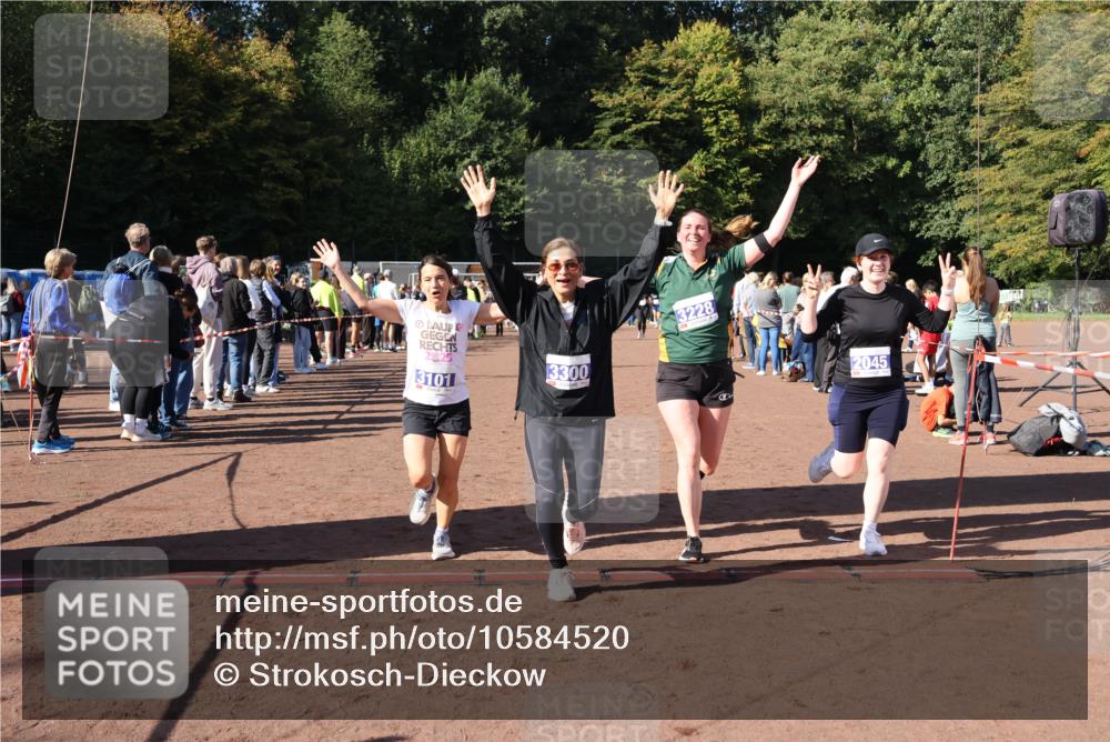 27.09.2026 - 35. Volkslauf durch das schöne Alstertal Strokosch-Dieckow http://msf.ph/oto/10584520 27.09.2026 11:35:56 Ziel 2045, 3087, 3101, 3138, 3228, 3300 meine-sportfotos.de